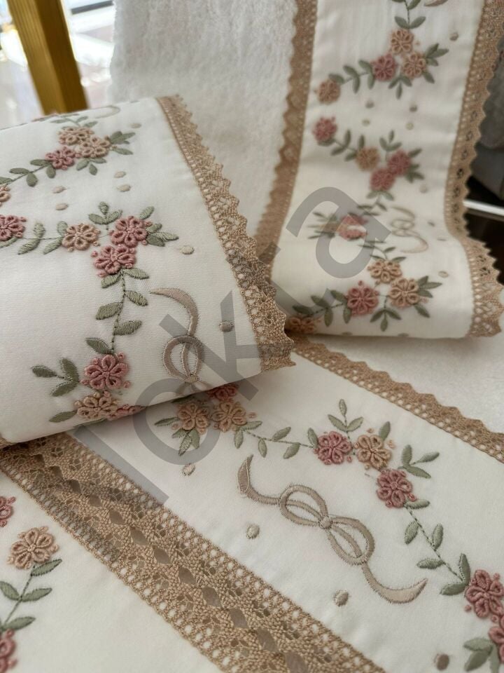 Fiyonk Çok Yapraklı Model Havlu